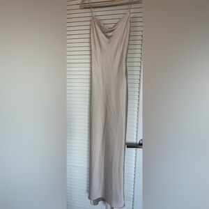 NEW WITH TAGS ALICE AND OLIVIA Harmony Dress in color Taupe